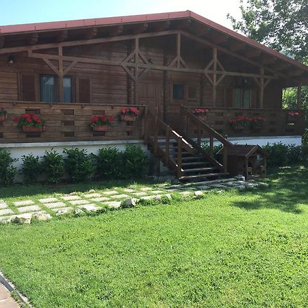 Chalet Dei Parchi Bed and Breakfast Saracinesco Exterior foto