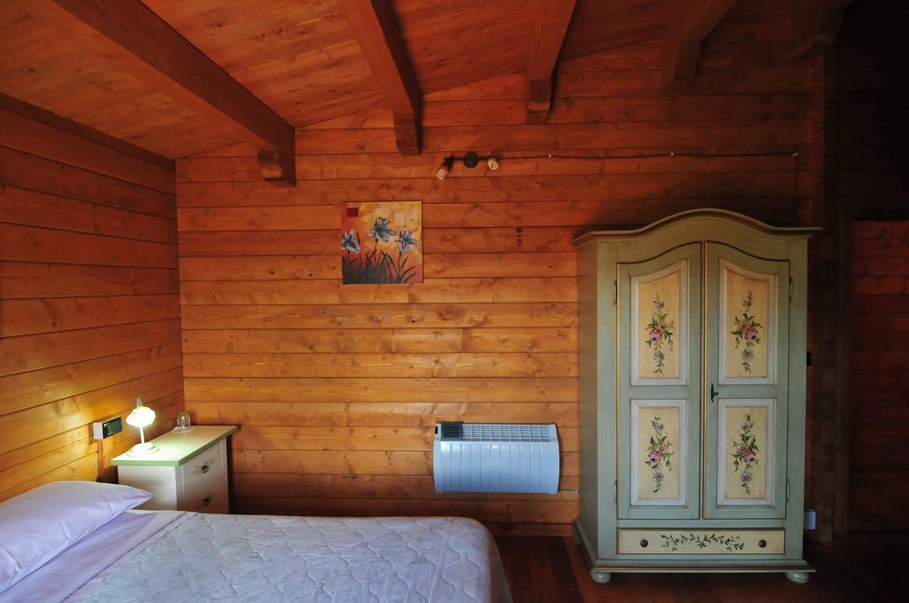 Chalet Dei Parchi Bed and Breakfast Saracinesco Habitación foto
