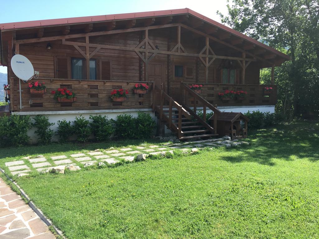 Chalet Dei Parchi Bed and Breakfast Saracinesco Exterior foto